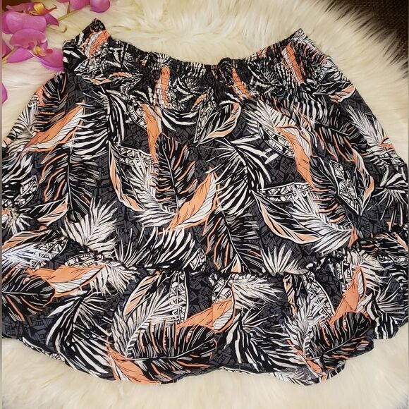 Torrid Plus NWT 3X Tropical Mini Floral Skater Skirt Black A-Line Smocked Waist - Picture 7 of 11